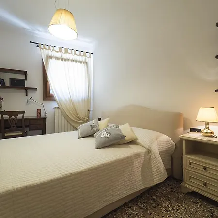 Romantic Lagoon - Canal View Apartment