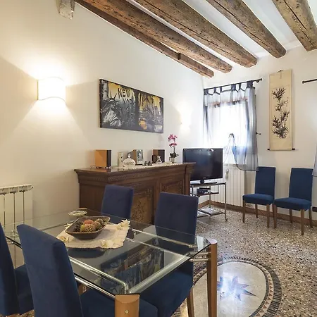 Romantic Lagoon - Canal View Apartment Venice