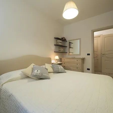 Romantic Lagoon - Canal View Apartment Venice