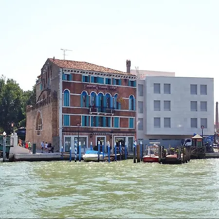 Hotel Santa Chiara 4*