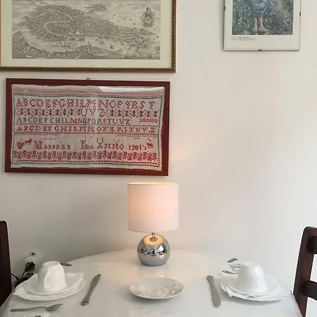 阿洛基巴巴里亚酒店 2*