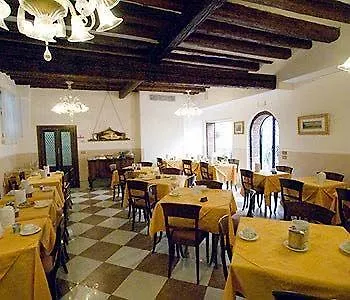 Tivoli Hotel 2*