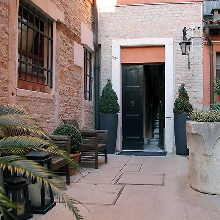 Ca' Della Corte Bed & Breakfast 2*