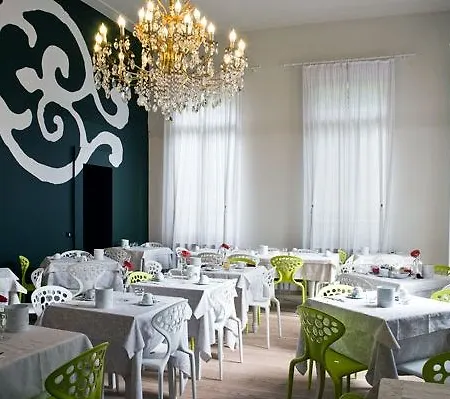 Stella Alpina Edelweiss Hotel 2*