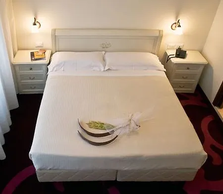 Stella Alpina Edelweiss Hotel 2*