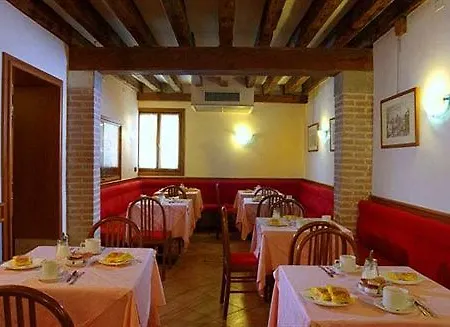 Hotel Iris 2*
