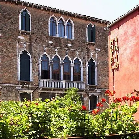 Hotel Iris