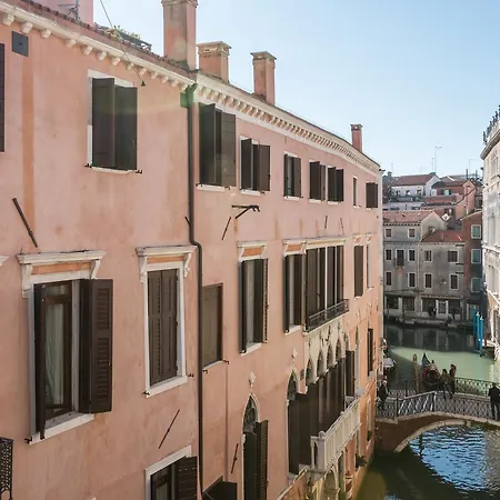 Rialto Bridge Large Venetian Style With Lift Apartment