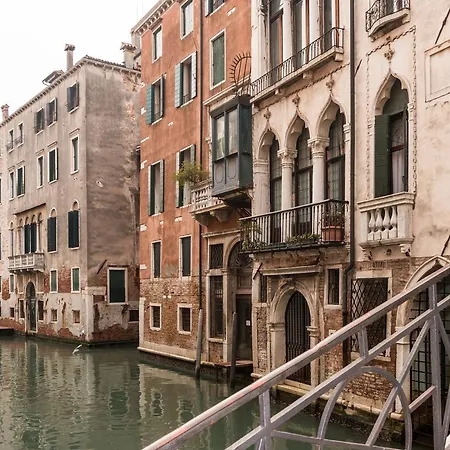 La Fenice Double Canal View Apartment *
