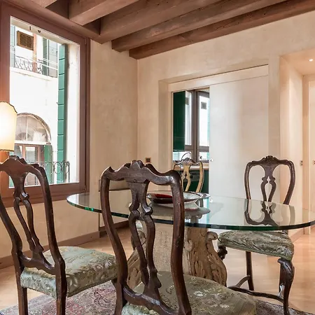 La Fenice Double Canal View Apartment *