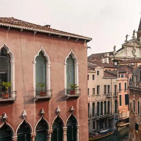 La Fenice Double Canal View Apartment