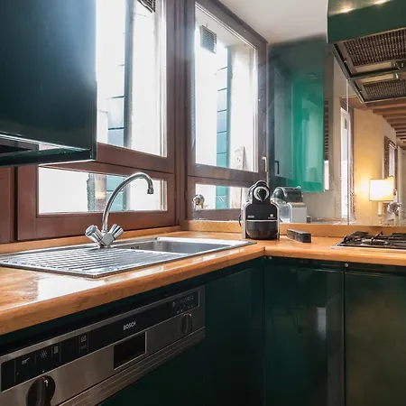 La Fenice Double Canal View Apartment Venice