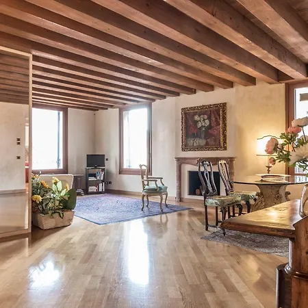La Fenice Double Canal View Apartment Venice