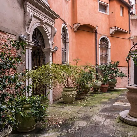 Apartment La Fenice Double Canal View