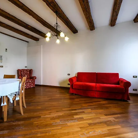 Red Fashion Apartment *