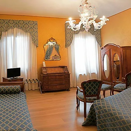 Отель Canal 3*