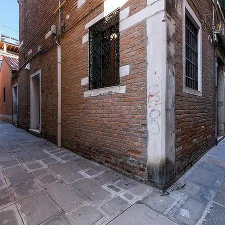 La Perla Apartment *