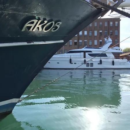 Botel Akos Venice