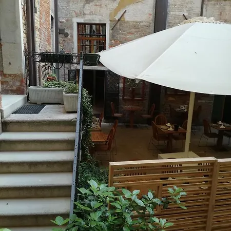 La Corte Bed & Breakfast 3*