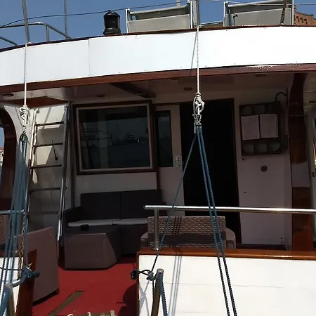 Yacht Fortebraccio Botel
