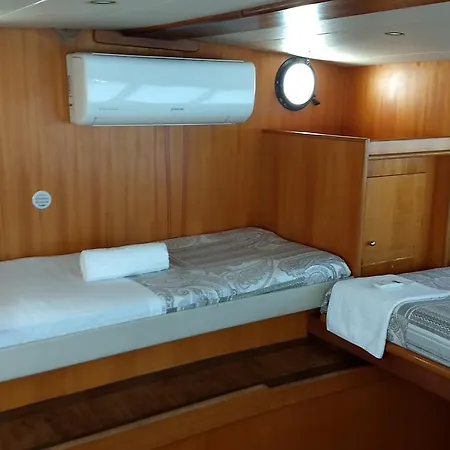 Yacht Fortebraccio Botel