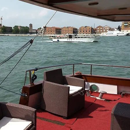 Yacht Fortebraccio Botel *