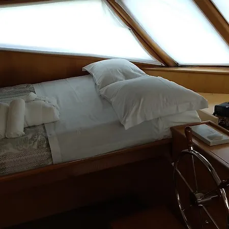 Yacht Fortebraccio Botel Venedig