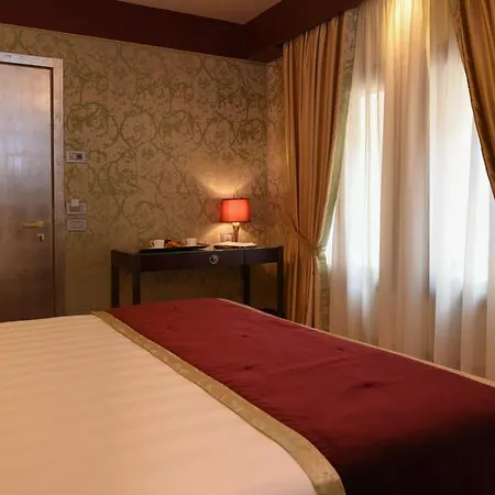 Otel Santa Croce Boutique 4*