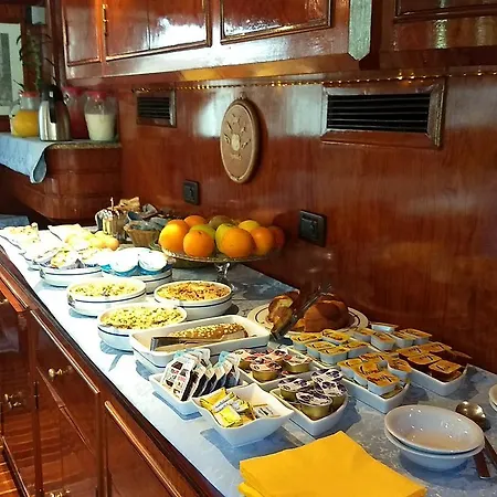 Botel Yacht Fortebraccio *