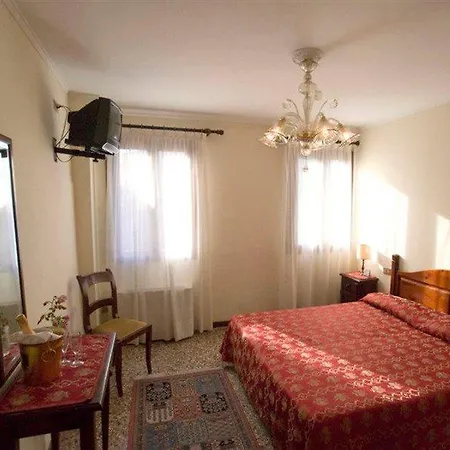 Hotel Tivoli 2*