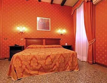 Rosa Hotel 2*