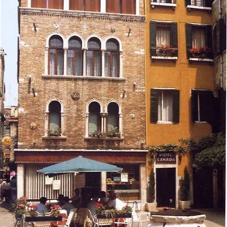 Hotel Canada