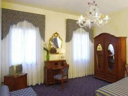 Canal 3* Венеция