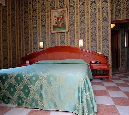 Rosa Hotel 2*