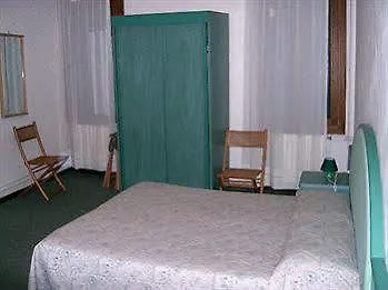 Astoria Hotel 2*