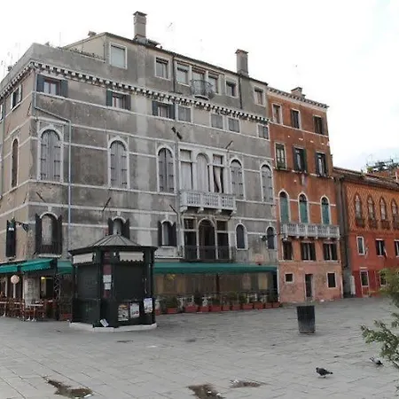 Luxury San Firmino Canal View Bed & Breakfast Venetië