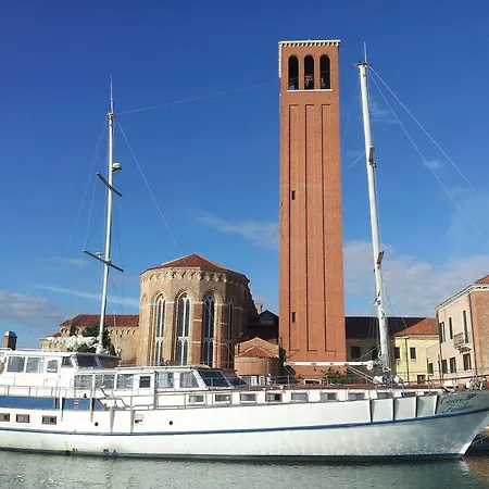 Venezia Boat & Breakfast Caicco Freedom Hotel en barco 2*