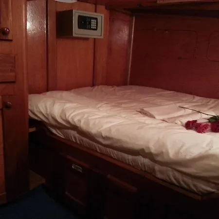Venezia Boat & Breakfast Caicco Freedom Hotel en barco 2*