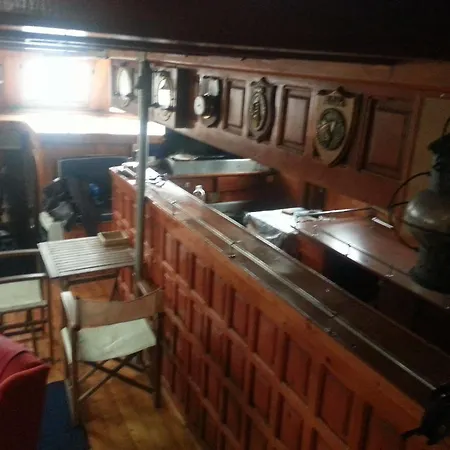 Venezia Boat & Breakfast Caicco Freedom Hotel en barco