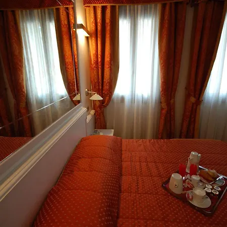Casanova Fourrooms *
