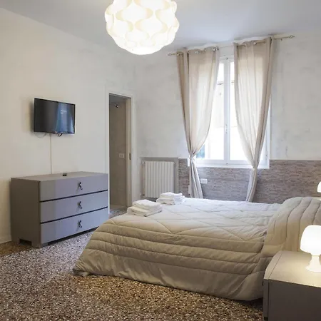 Aparthotel Porta Orientalis 2*