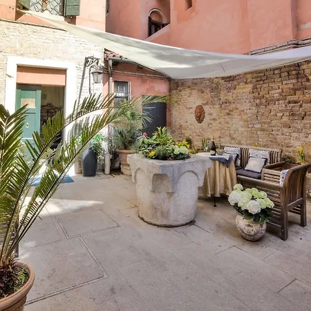 Ca' Della Corte Bed & Breakfast 2*