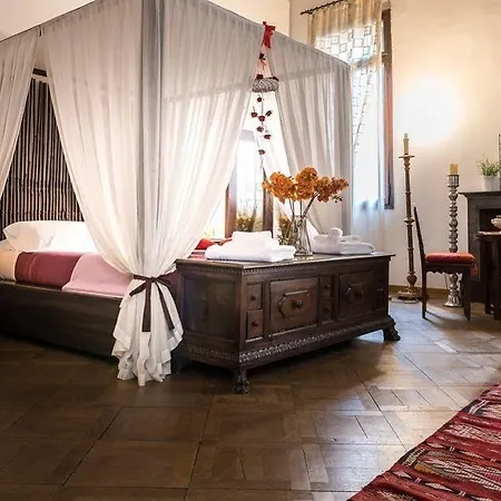 La Porta D'oriente Couette-café