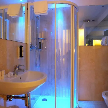 Leone Hotel 3*