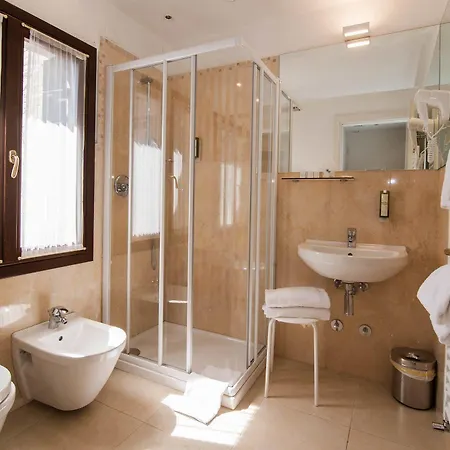 Hotel Leone Venice