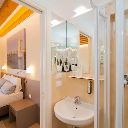 Leone Hotel 3*