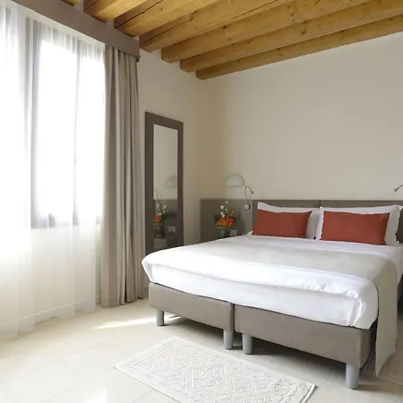 Hotel Leone 3*