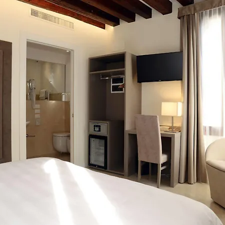 Hotel Leone Venice
