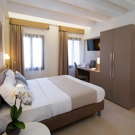 Hotel Leone 3*