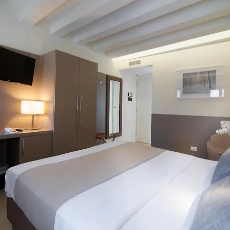 Leone Hotel 3*